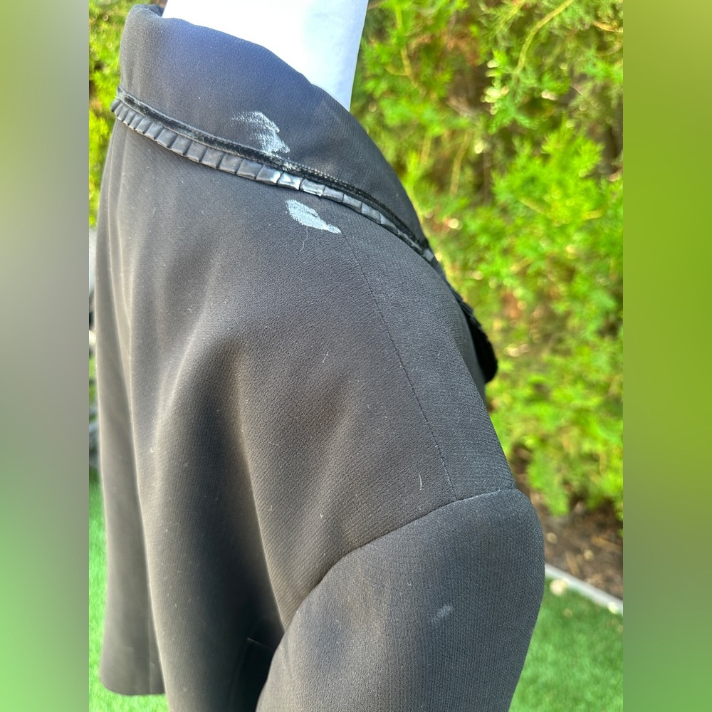 Tahari Black Blazer with Notched Lapels and Structured Shoulders - Picture 8 of 9